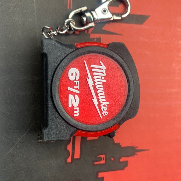 Milwaukee Tools 6ft Keychain Measuring Tape - Picture 2 of 7